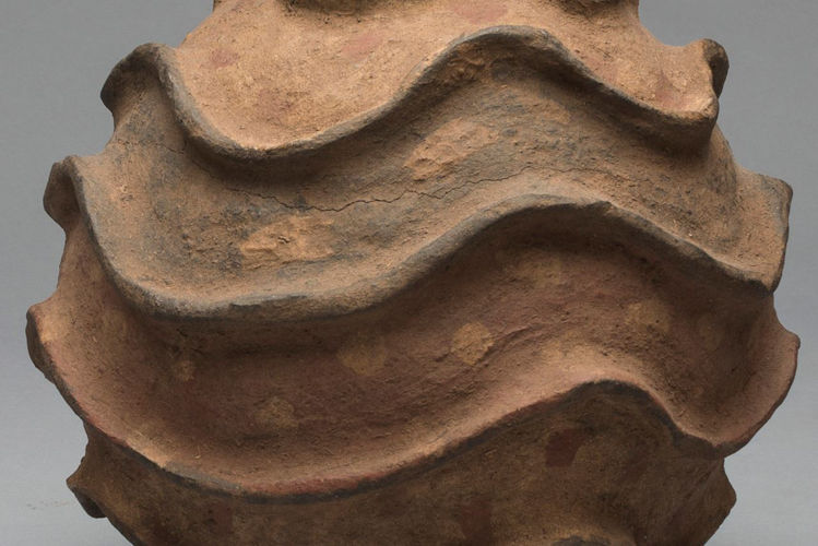 Picture of Vessel with raised linear waves