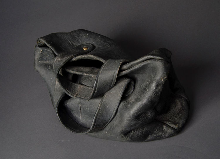 Picture of Black Purse with Dust
