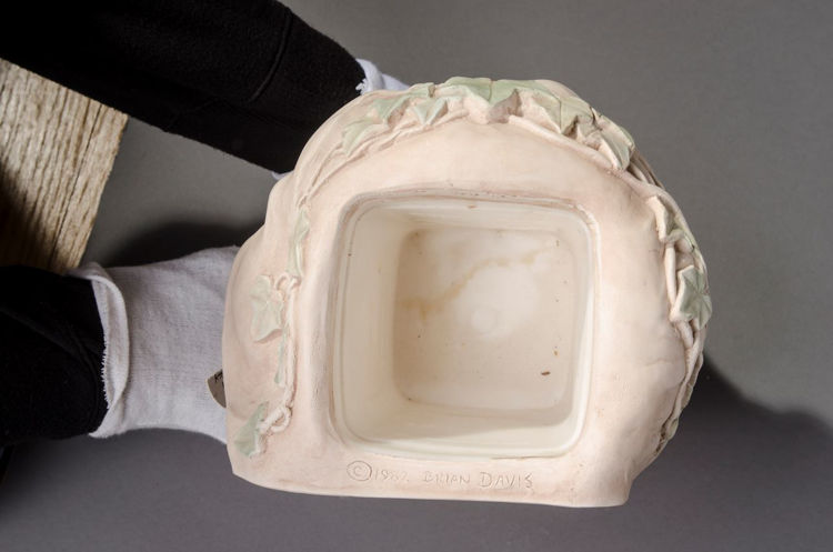 Picture of Female Facial Relief Planter